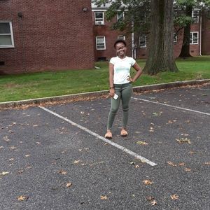 Meet your Posher, Joely